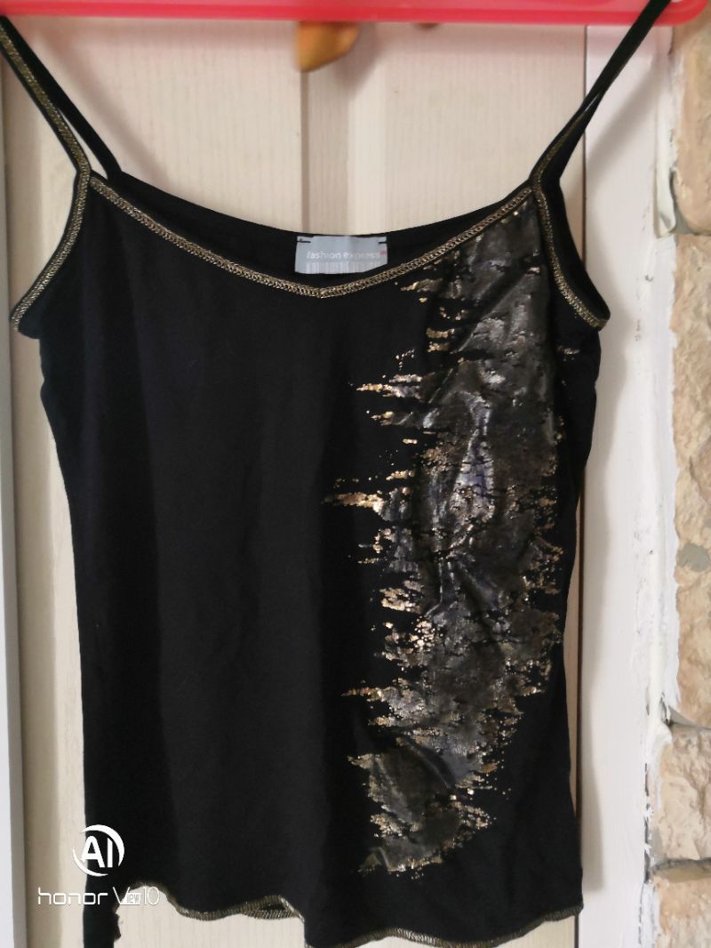 Top à motif doré