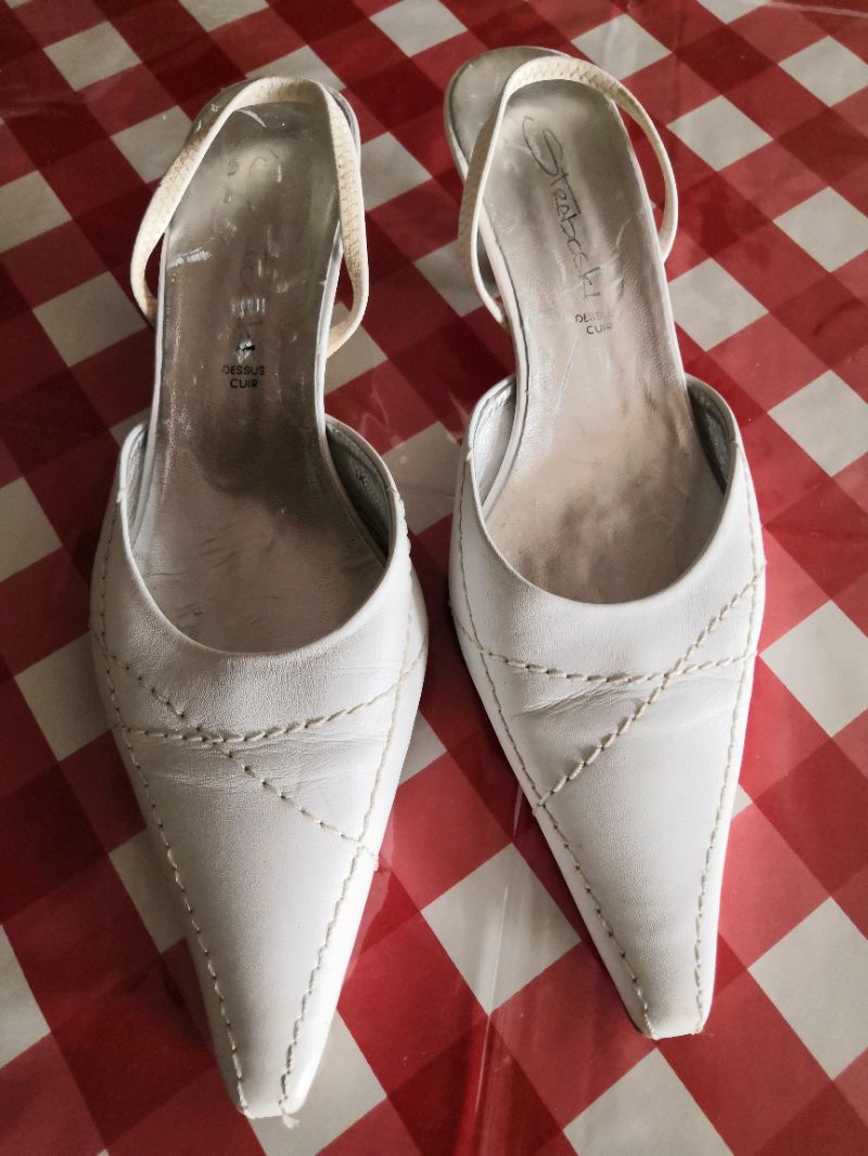 Chaussures cuir à lanières et petits talons