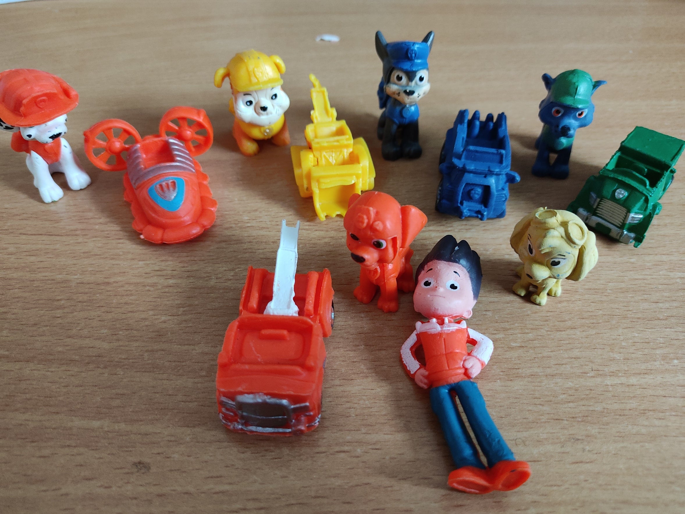 Lot de 12 figurines Pat Patrouille