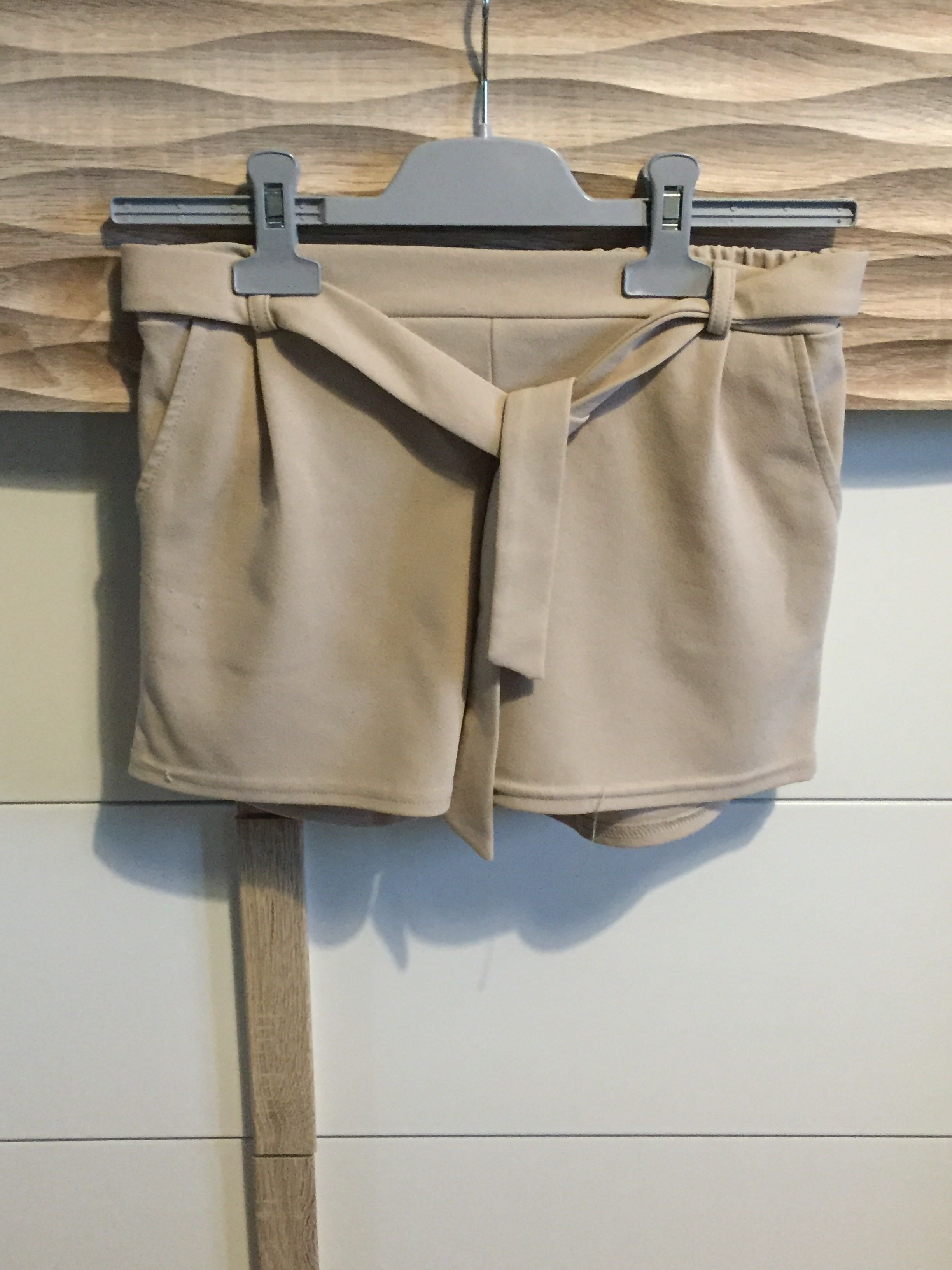 Short écru