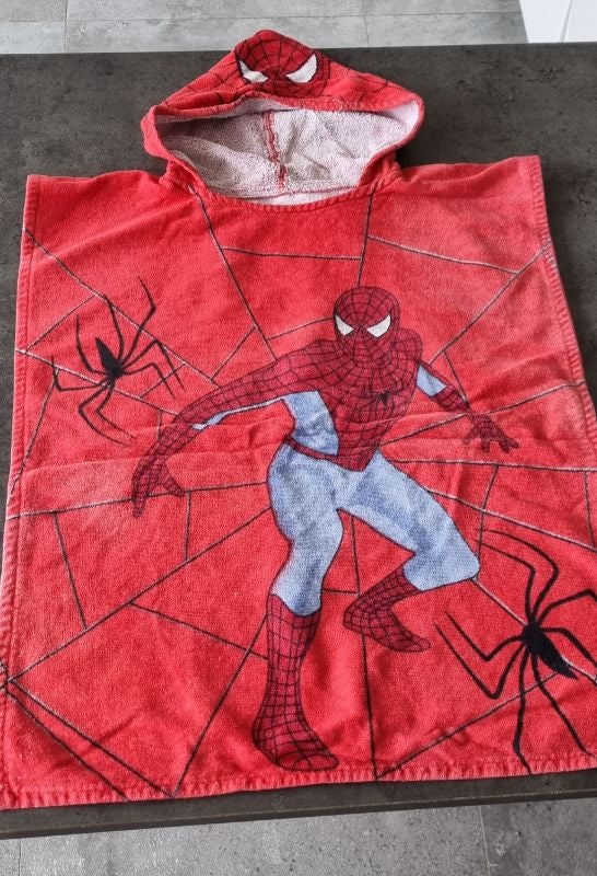 Cape de bain spiderman