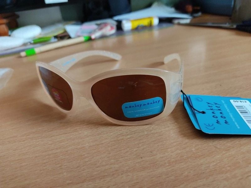 Lunettes de soleil enfant neuves