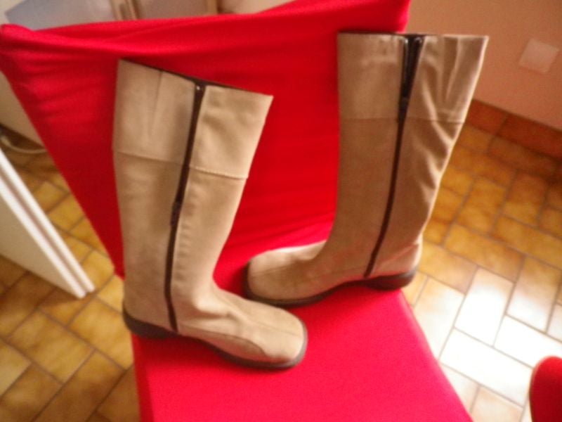 BOTTES