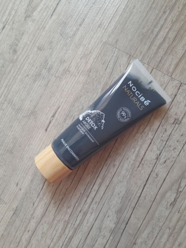 Masque gommant purifiant au charbon neuf nocibe