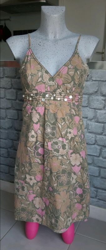 Robe kaki à motifs