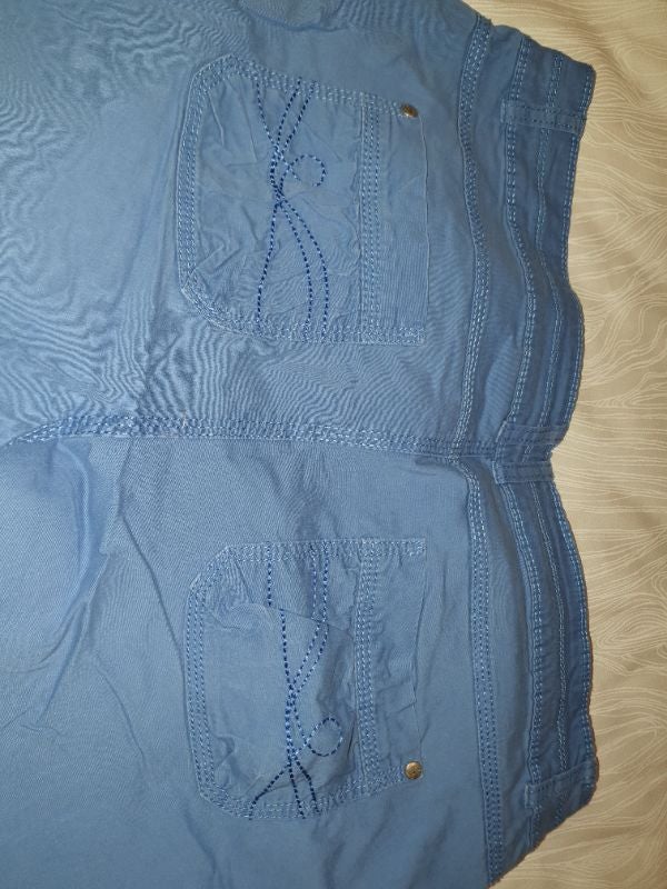 pantacourt bleu clair