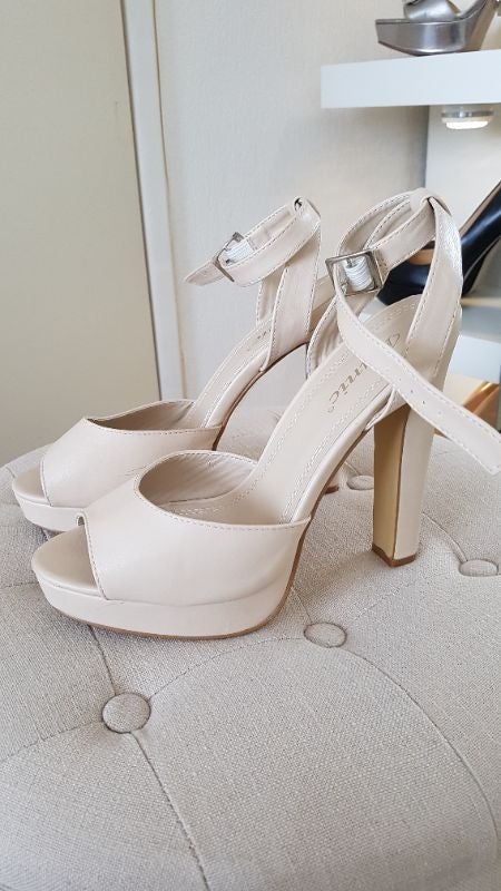 Sandales à talons coloris beige nude 40