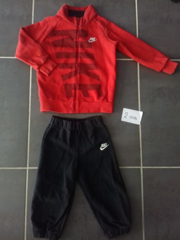 Ensemble survetement nike