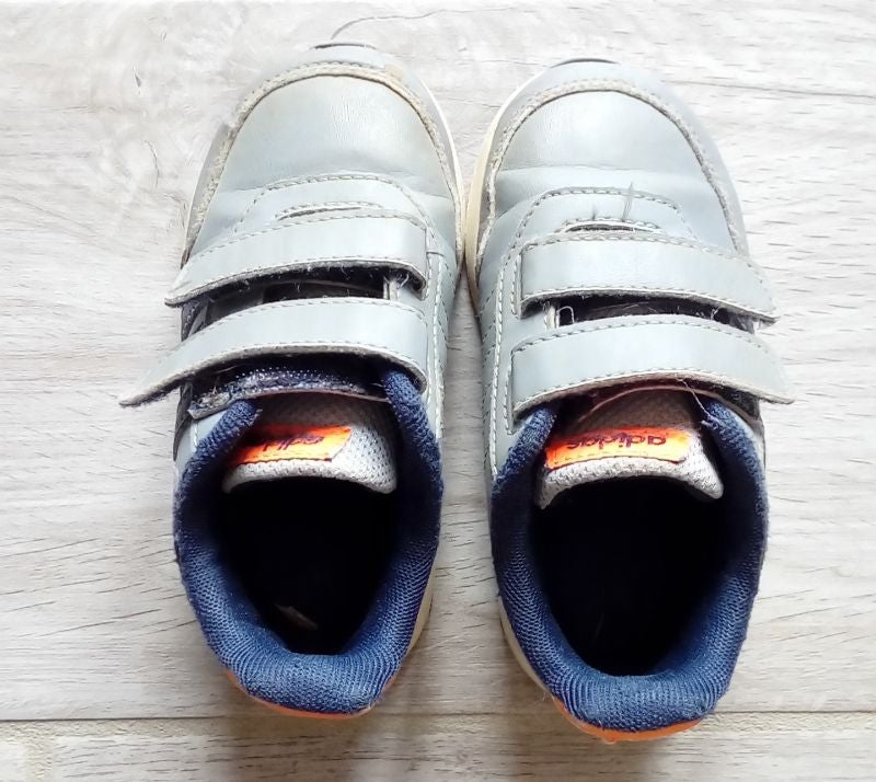 ⚽️ Chaussures baskets adidas grises enfant taille 24 ⚽️