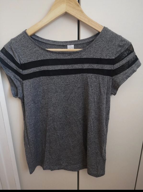 T-shirt gris et noir