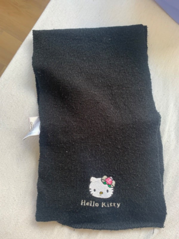 écharpe hello kitty