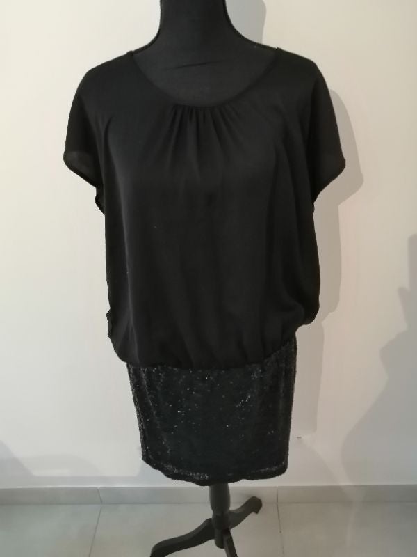Jolie robe noire taille 44