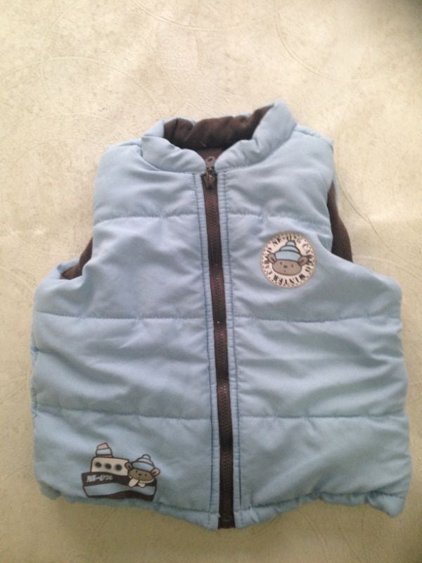 vends doudoune sans manche 2 €,  2 ans