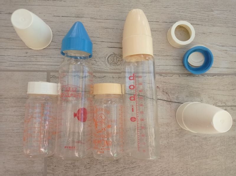 Lot de 4 biberons en verre "Bébé confort" et autres - Vintage