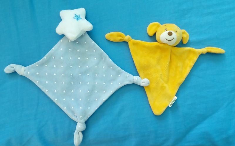 ⭐Lot de 2 doudous un blanc, bleu et gris et un jaune pour bébé ⭐