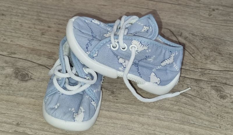chaussons bébé à lacets