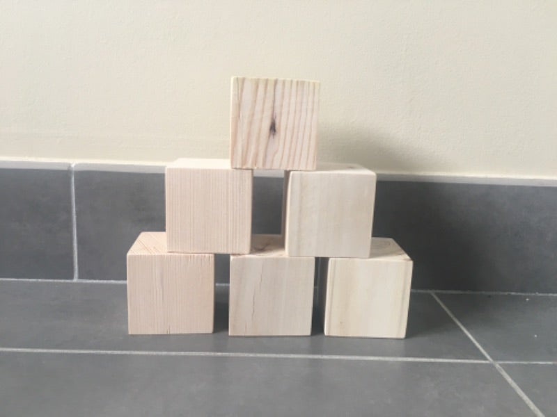 1 seul cube en bois naturel de 6cm