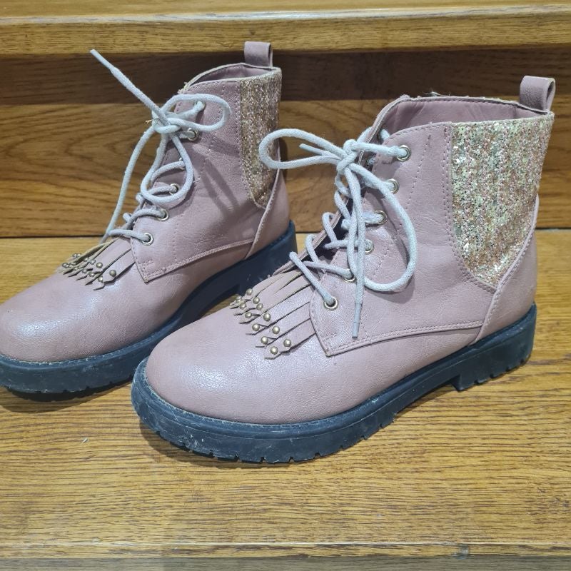Boots rose