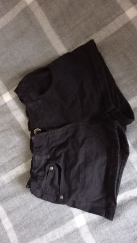 Short noir taille 164