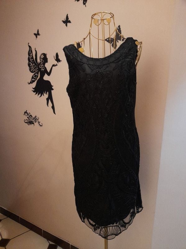 Robe noir & broderies