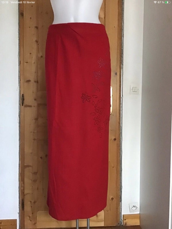 Jupe longue « perforée » rouge foncé 70% laine 10% cashmere Iro