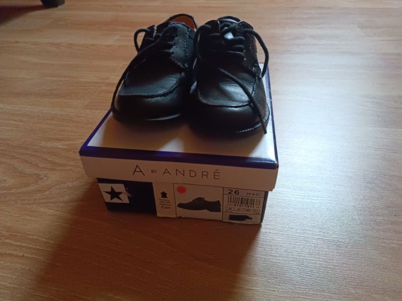 Chaussures de ville noires André 26