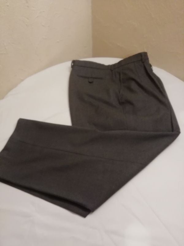 Beau pantalon costume gris foncé taille104 cm
