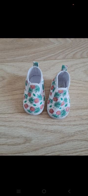 Petites chaussures fleuris 18