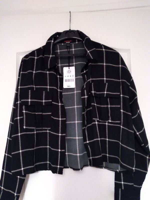 Chemise noire et blanche