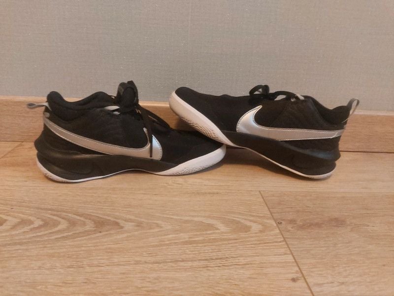 Chaussures Nike 38.5