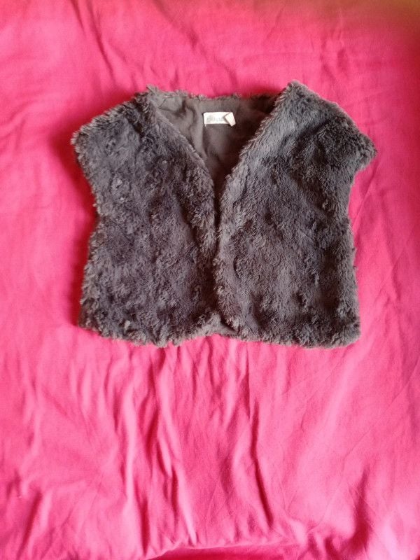gilet  fille tres bon etat