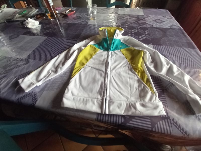 Gilet zippé.