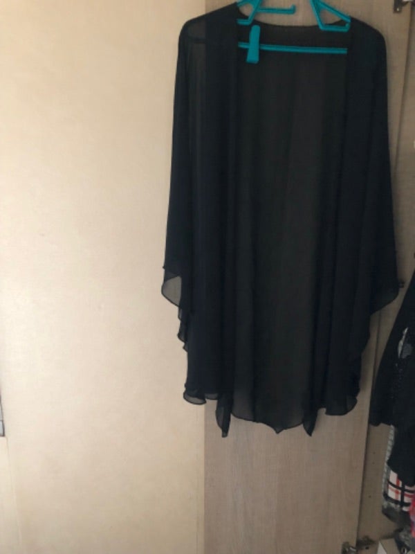 Joli gilet fondu au niveau des manches léger pour cet été