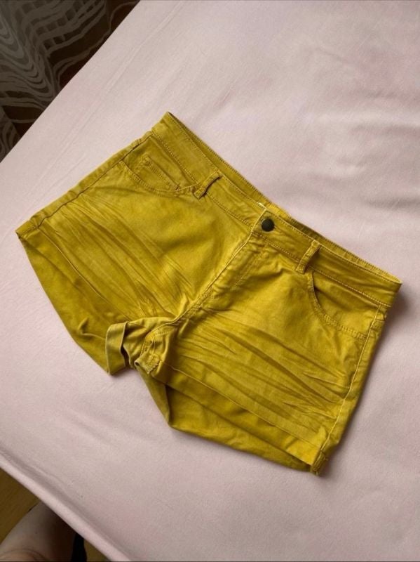 Short taille basse moutarde