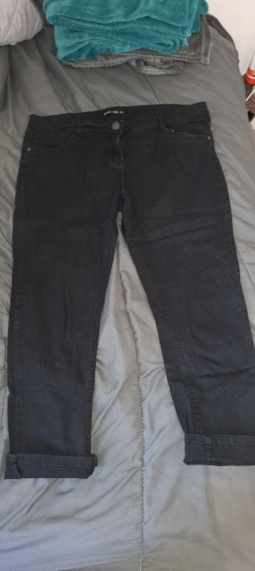 Pantalon court, taille 44, marque "Basic one"