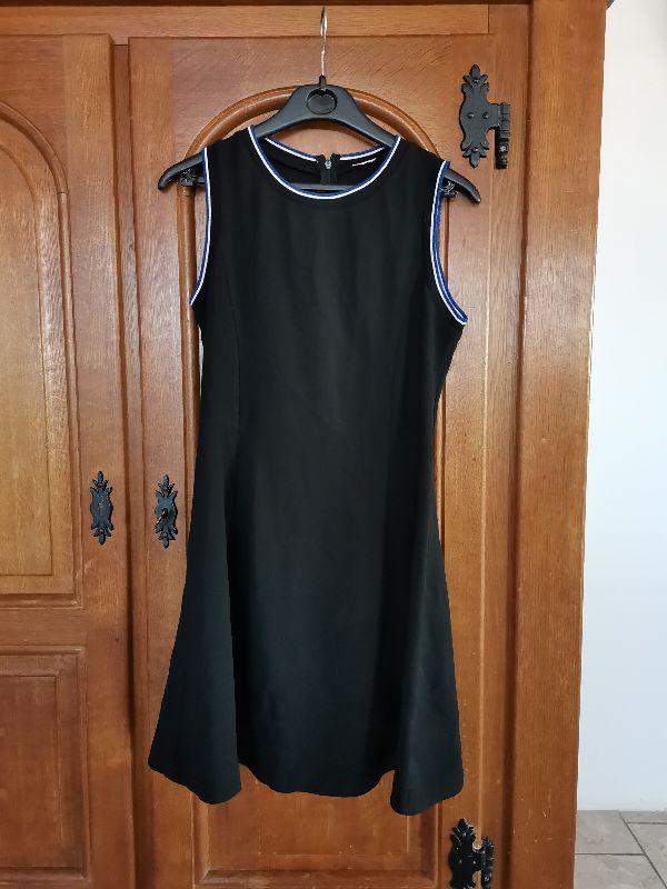 Robe noire classique