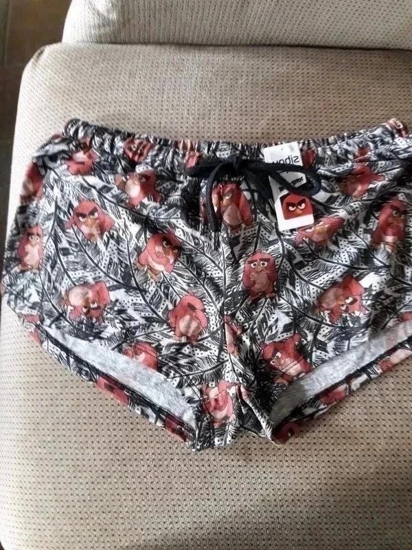 Short Angry birds Undiz taille S neuf avec étiquette.
