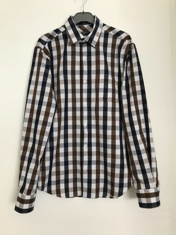Chemise à carreaux, Kayhan