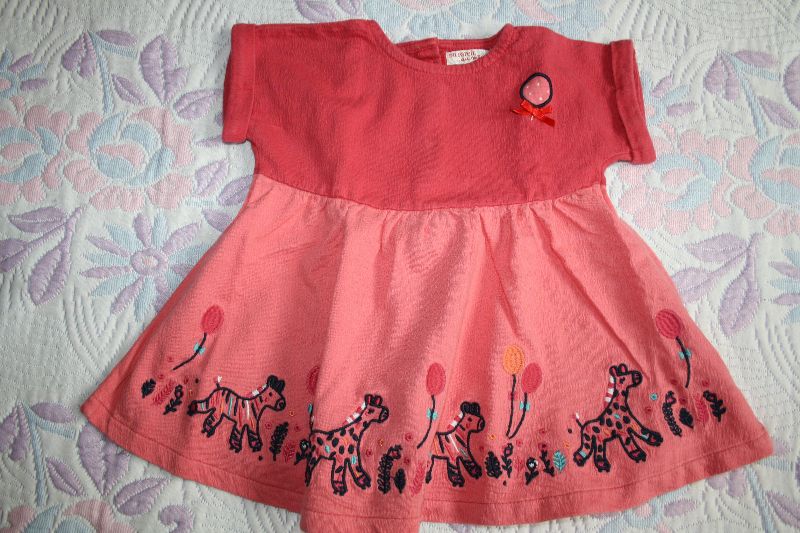Robe en rose/fuschia en 9 mois de "Du Pareil au Même"