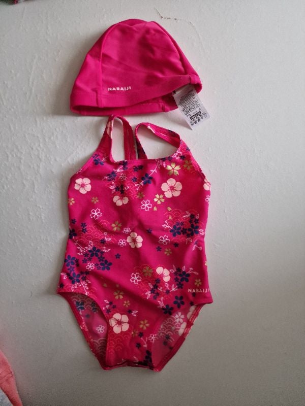 Maillot de bain taille 18mois + bonnet de bain