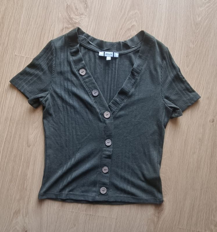 T shirt avec boutons col en V
