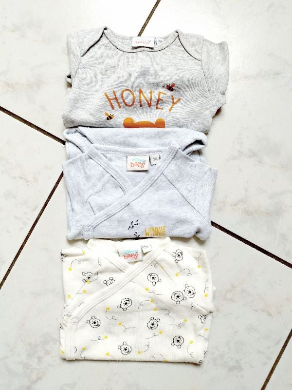 Lot de 3 bodies/body Winnie l'ourson Disney 3 mois 2 neufs