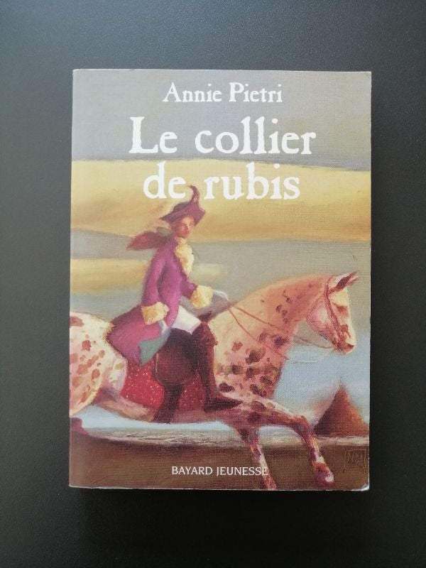 Livre Le collier de rubis d'Annie Pietri en très bon état