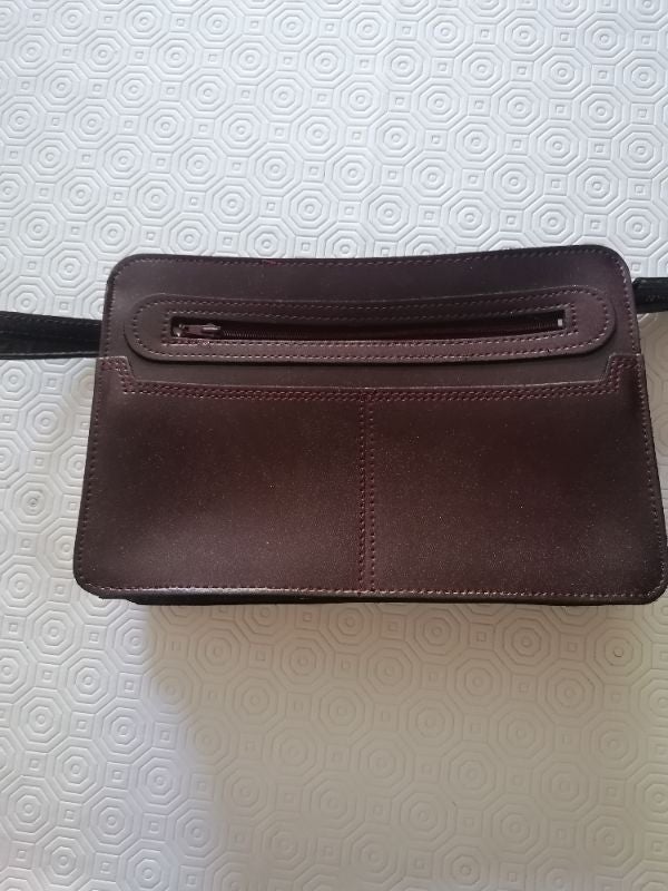 Belle pochette homme comme neuf belle qualité