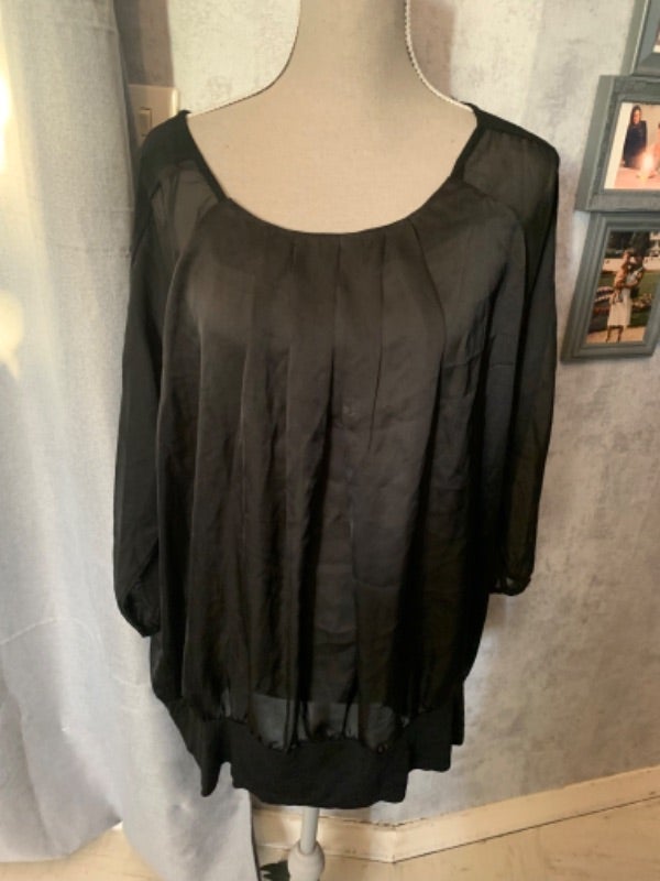 Haut women taille 50/52 + autre