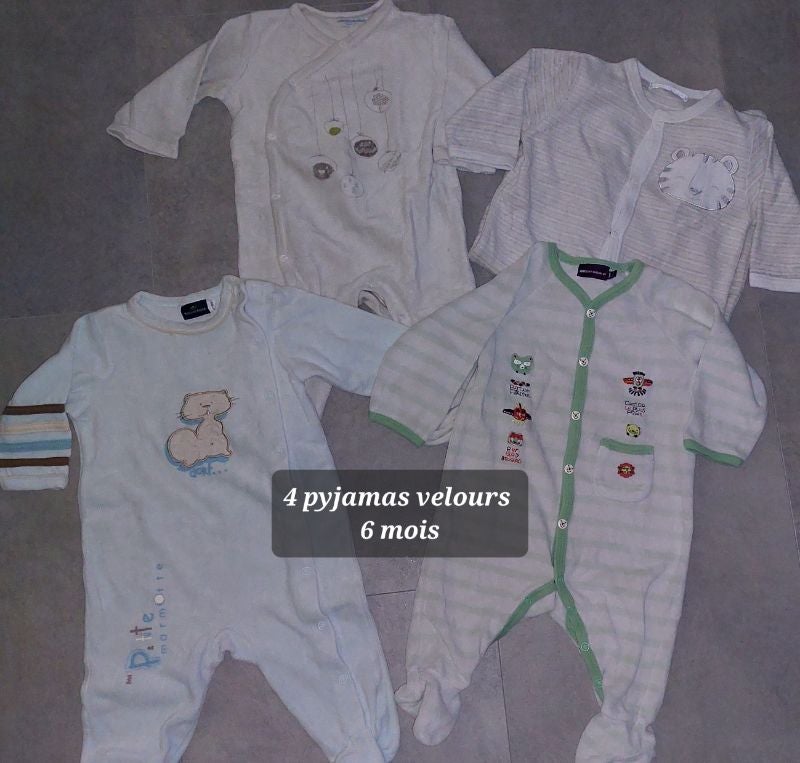 Lot 4 pyjamas velours taille 6 mois