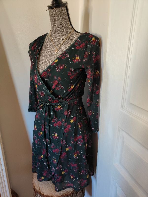 Robe verte à fleurs