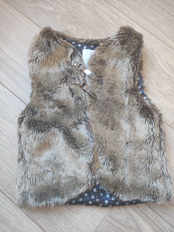 Gilet sans manche fausse fourrure