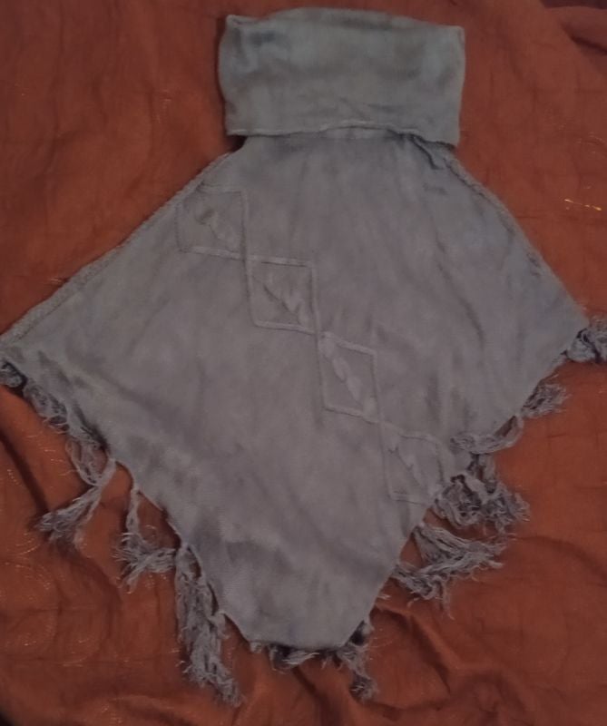 Poncho col roulé
