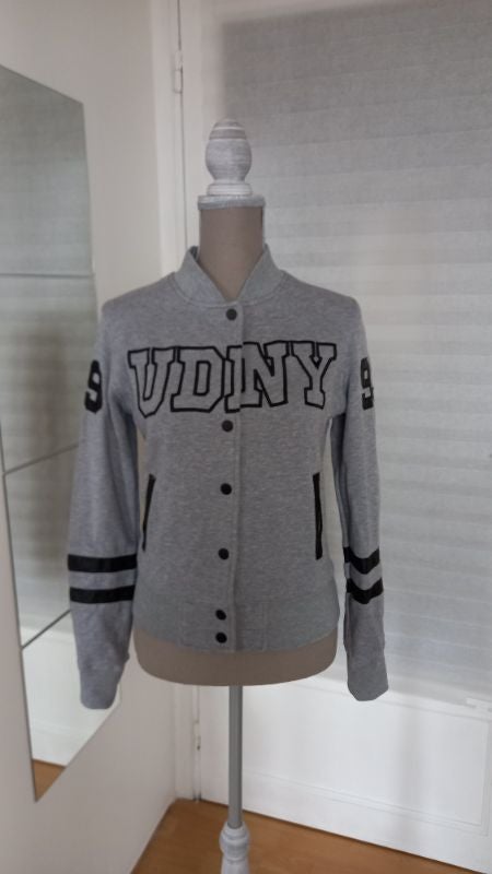 Sweat gris